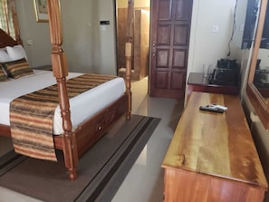 Deluxe Double Room, Garden View | Iron/ironing board, free WiFi - Moonrise Villas (Negril)