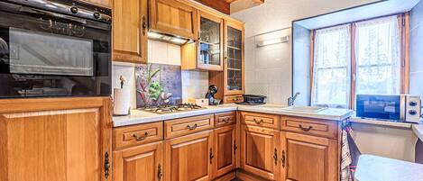 Fridge, microwave, oven, cookware/dishes/utensils