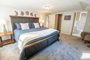 4 bedrooms, desk, iron/ironing board, free WiFi - The Adventure Abode: A Cozy Winter Family Retreat Close to Sugarloaf (Kingfield)