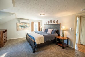 4 bedrooms, desk, iron/ironing board, free WiFi