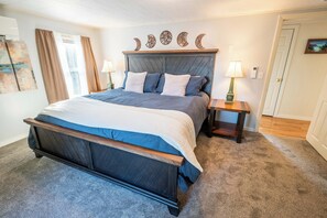 4 bedrooms, desk, iron/ironing board, free WiFi
