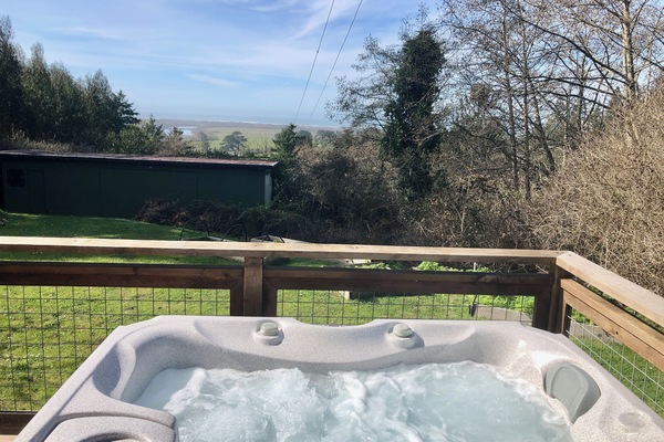 Tina de hidromasaje al aire libre