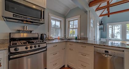 Luxury oceanside retreat, hot tub, epic views, expansive grounds for wildlife viewing and picnics