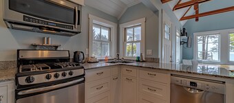 Luxury oceanside retreat, hot tub, epic views, expansive grounds for wildlife viewing and picnics