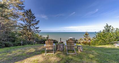 Luxury oceanside retreat, hot tub, epic views, expansive grounds for wildlife viewing and picnics