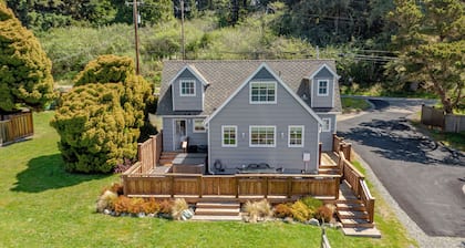 Wild ocean views, wrap-a-round deck, hot tub, expansive grounds with shared picnic tables