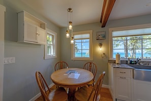 Dining - Wild ocean views, wrap-a-round deck, hot tub, expansive grounds with shared picnic tables (Trinidad)