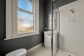 Deluxe Double Room | Bathroom | Hair dryer, towels, soap, toilet paper