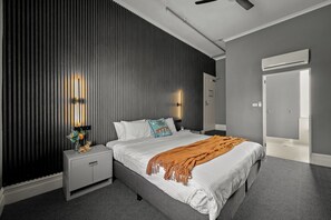 Deluxe Double Room, 1 King Bed | Free WiFi