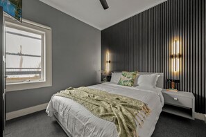 Economy Double Room | Free WiFi - Continuum Short Stays (Collingwood)