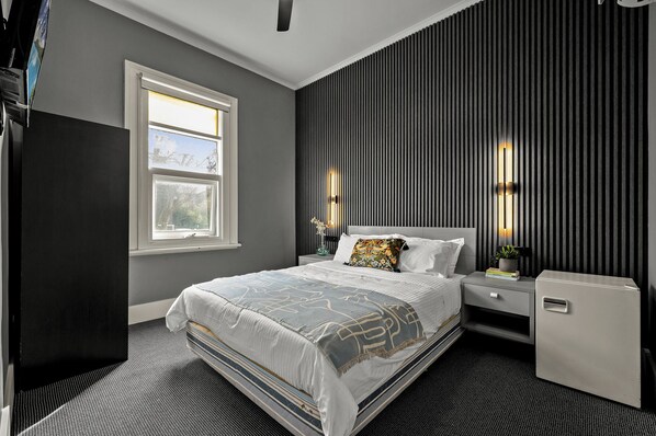 Economy Double Room | Free WiFi - Continuum Short Stays (Collingwood)