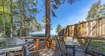 Comfy oceanside retreat, forested creekside setting, expansive grounds over ocean bluffs