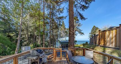 Comfy oceanside retreat, forested creekside setting, expansive grounds over ocean bluffs