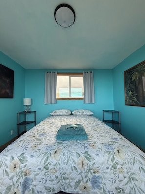 1 bedroom, bed sheets
