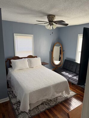 2 quartos, cofres nos quartos, ferros/tábuas de passar roupa