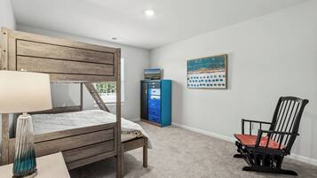 3 bedrooms, desk, iron/ironing board, free WiFi