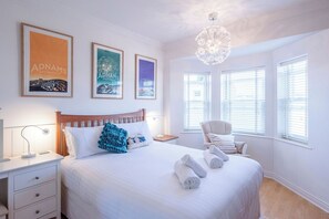 3 chambres, fer et planche à repasser, Wi-Fi, draps fournis