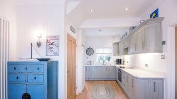 Réfrigérateur, micro-ondes, four, lave-vaisselle