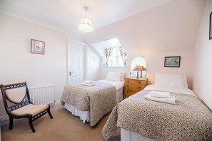 3 bedrooms, iron/ironing board, WiFi, bed sheets - 3 Barley Lands, Aldeburgh (Aldeburgh)