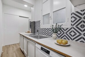 Fridge, microwave, oven, stovetop