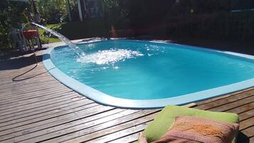 Utendørsbasseng