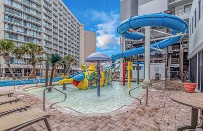 Beach'n 1BR Ocean Front Condo Arcades Fireplace