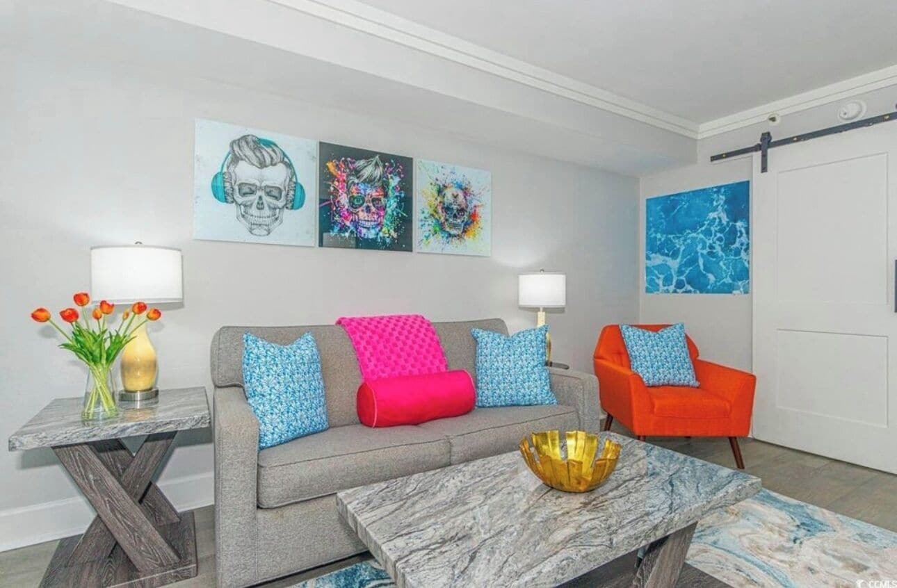 Älytelevisio, takka, videopelejä, DVD-soitin