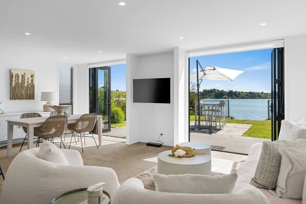 TV - Relax, Unwind and Enjoy! (Tauranga)