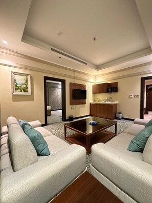 43-inch LCD TV with cable channels - Wow Al Zahra Apartments (Jeddah)