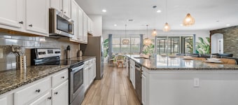 Arcade, Waterpark, Theater, LEGO Room, Pool & Spa, Dual 86â TVs: Paradise Palms