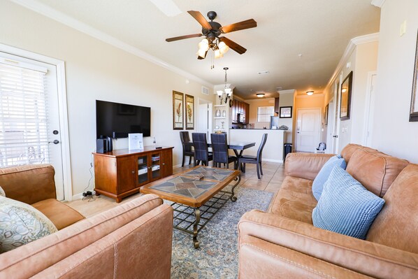 Smart TV, printers - 3-bedroom condo in beautiful Davenport, close to Disney / 2 pools, fitness room (Davenport)