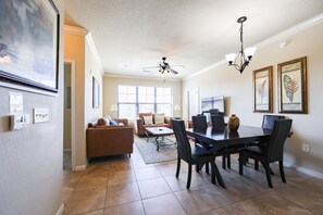 Dining - 3-bedroom condo in beautiful Davenport, close to Disney / 2 pools, fitness room (Davenport)