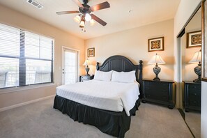 3 bedrooms, desk, iron/ironing board, free WiFi - 3-bedroom condo in beautiful Davenport, close to Disney / 2 pools, fitness room (Davenport)