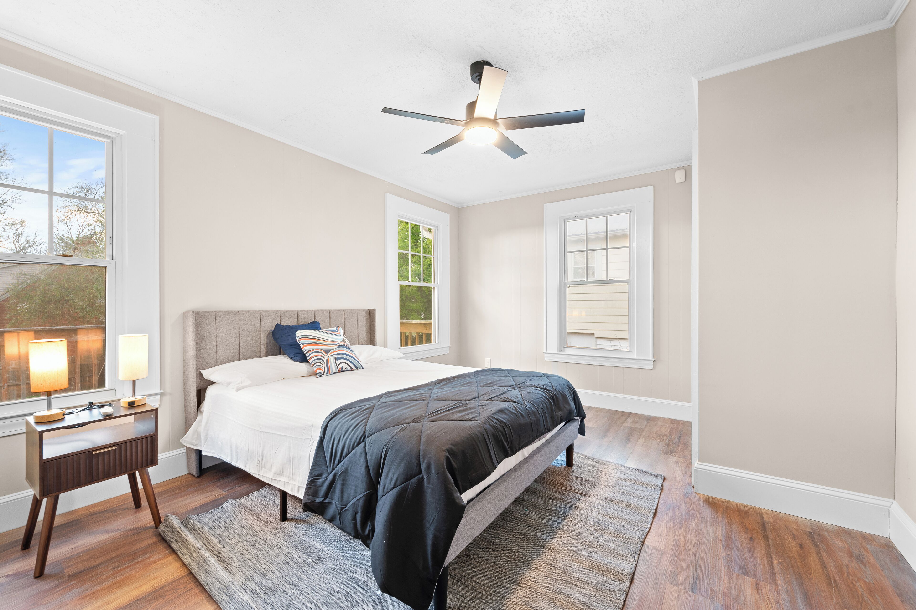 4 bedrooms, iron/ironing board, WiFi, bed sheets