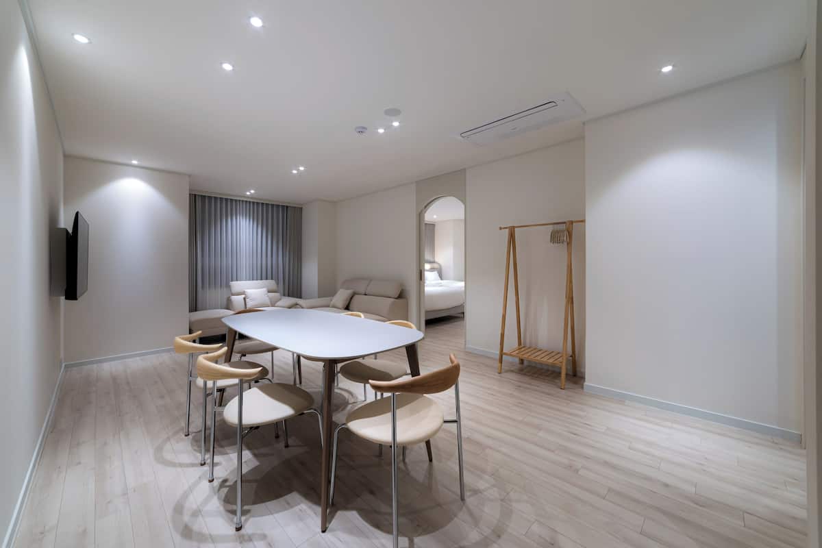 Family Triple Suite | Living area