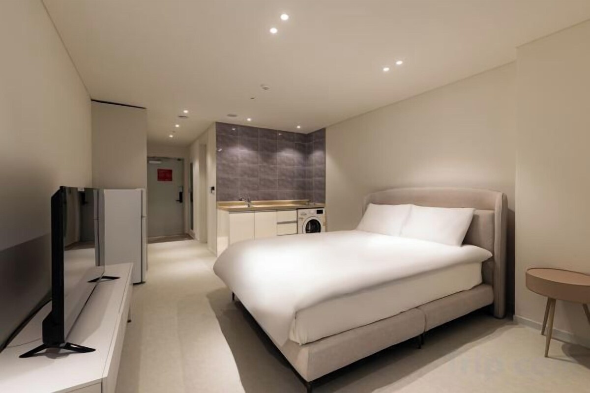 In-room safe, blackout drapes, WiFi (free), bed sheets