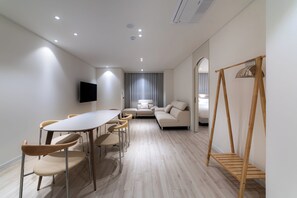 Family Triple Suite | Living area | 50-inch Smart TV with cable channels, heated floors