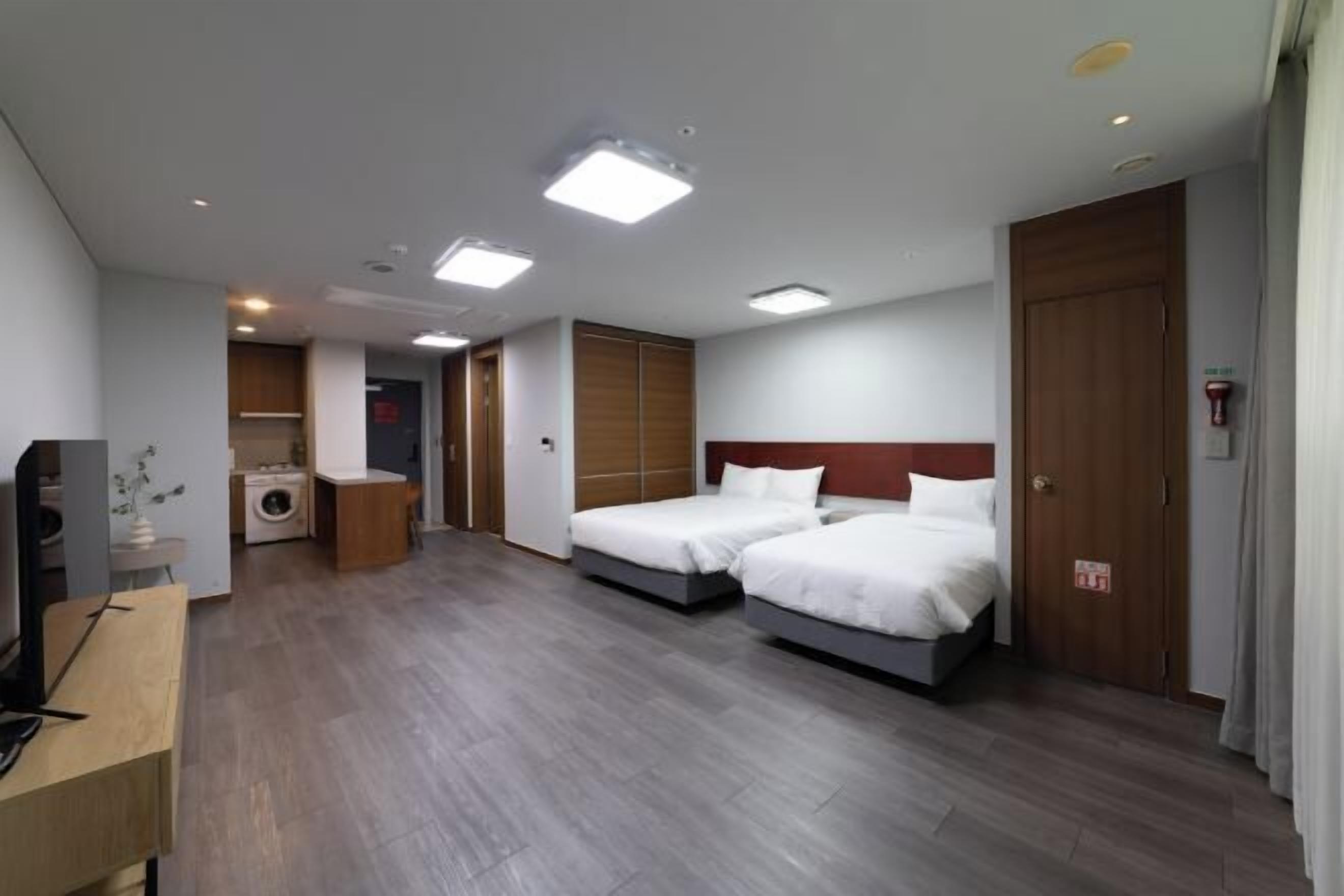 Blackout drapes, free WiFi, bed sheets