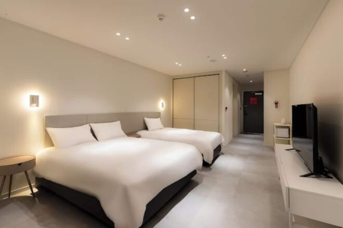 Blackout curtains, free WiFi, bed sheets