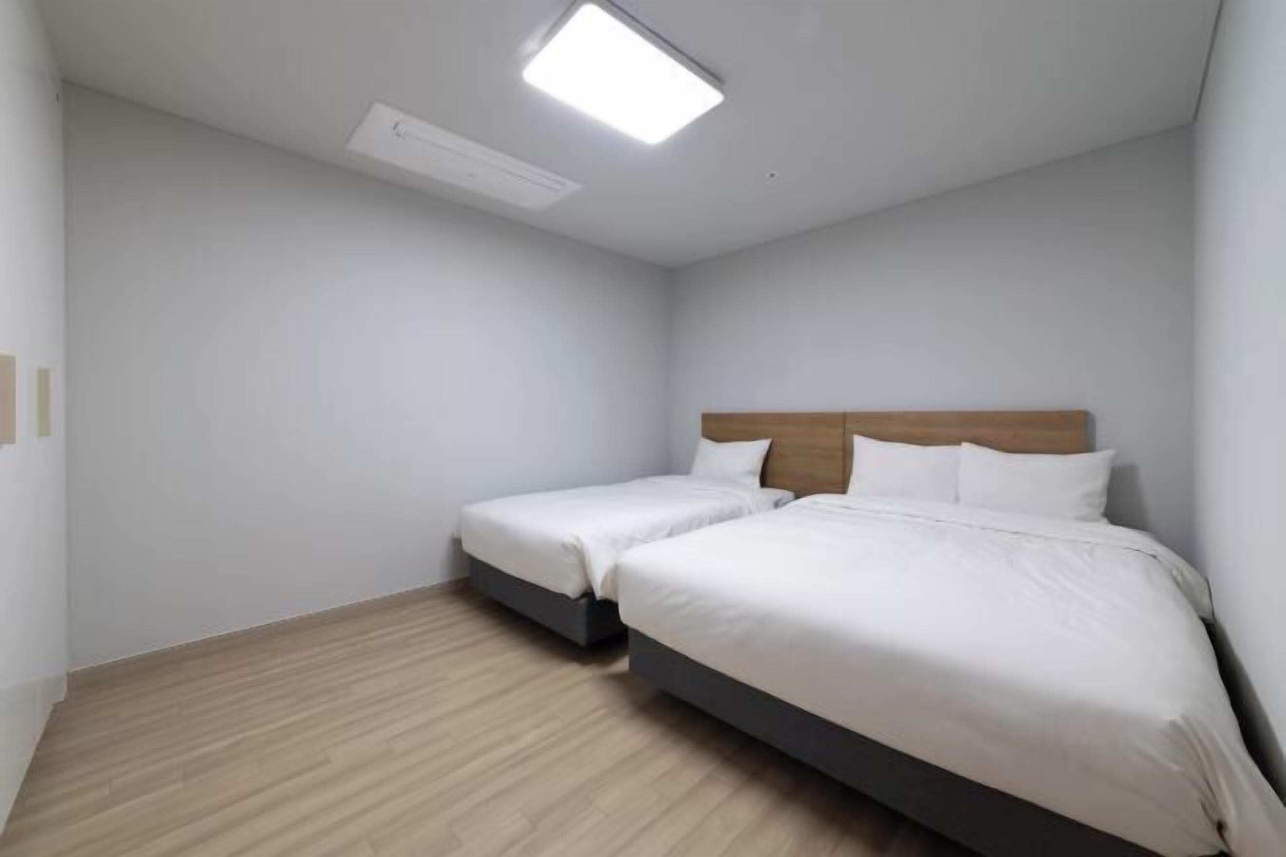 Blackout drapes, free WiFi, bed sheets