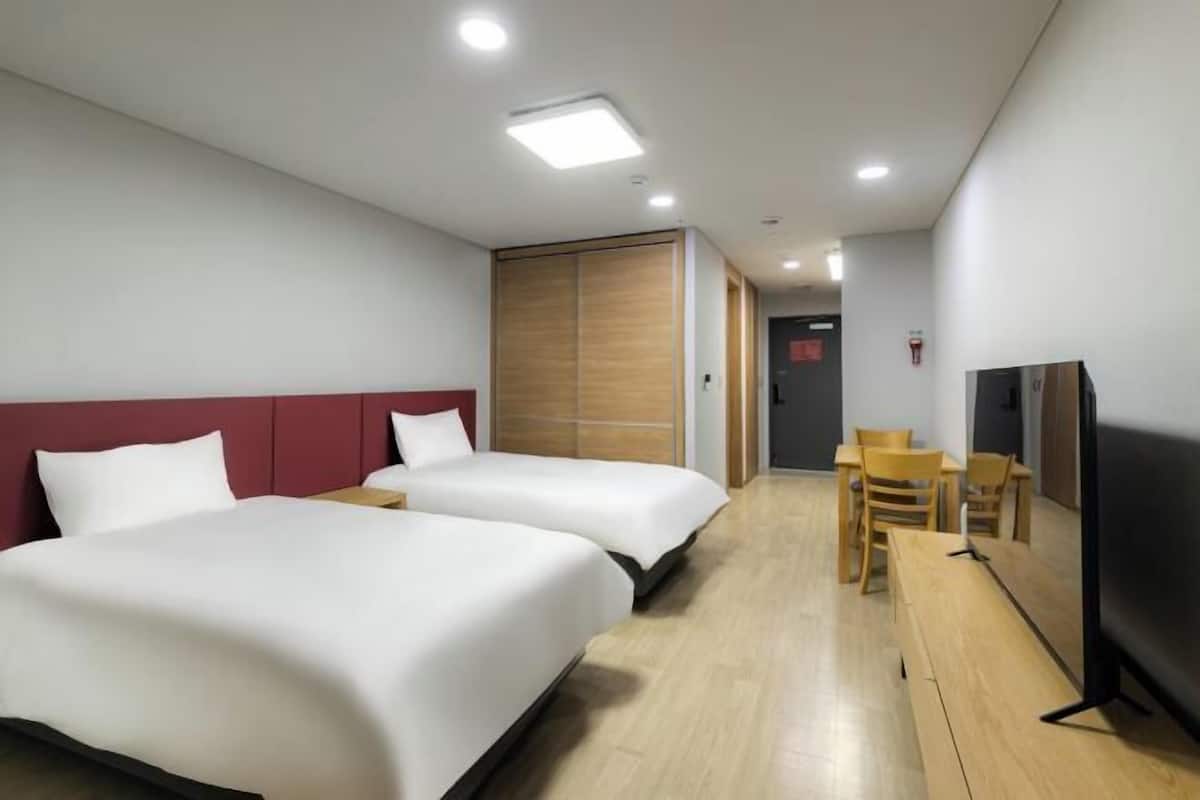 Blackout curtains, free WiFi, bed sheets