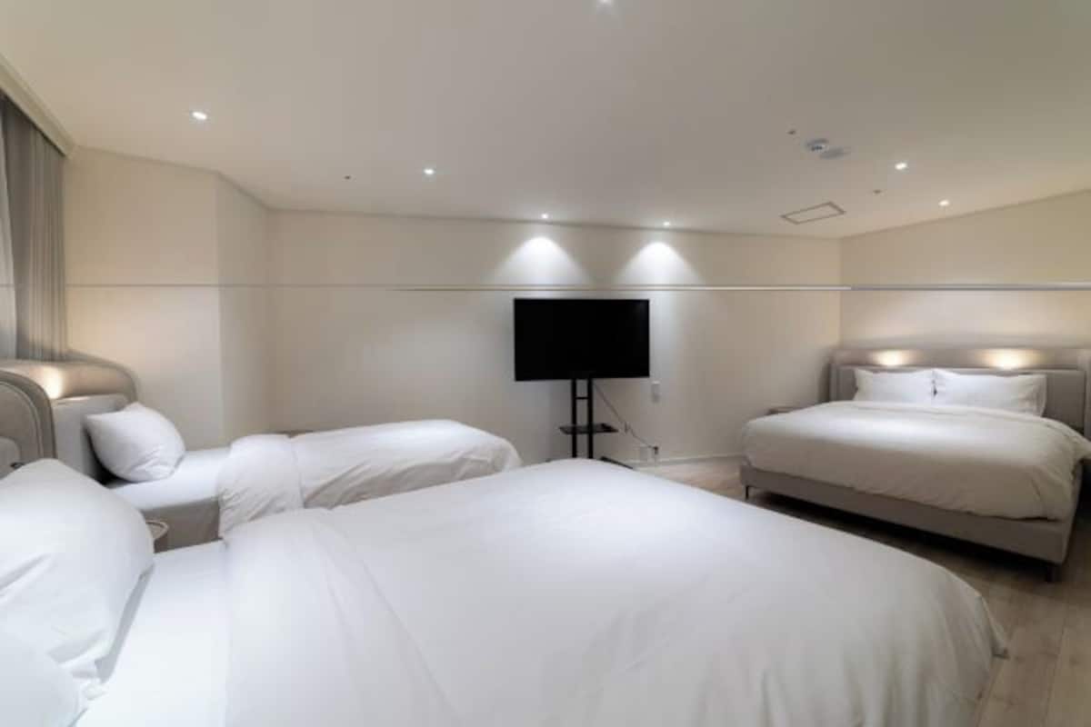 Cortinas blackout, Wi-Fi de cortesia, roupa de cama