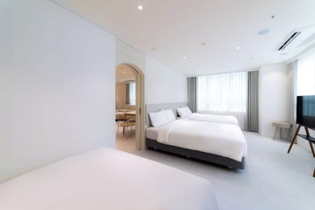 Blackout curtains, free WiFi, bed sheets
