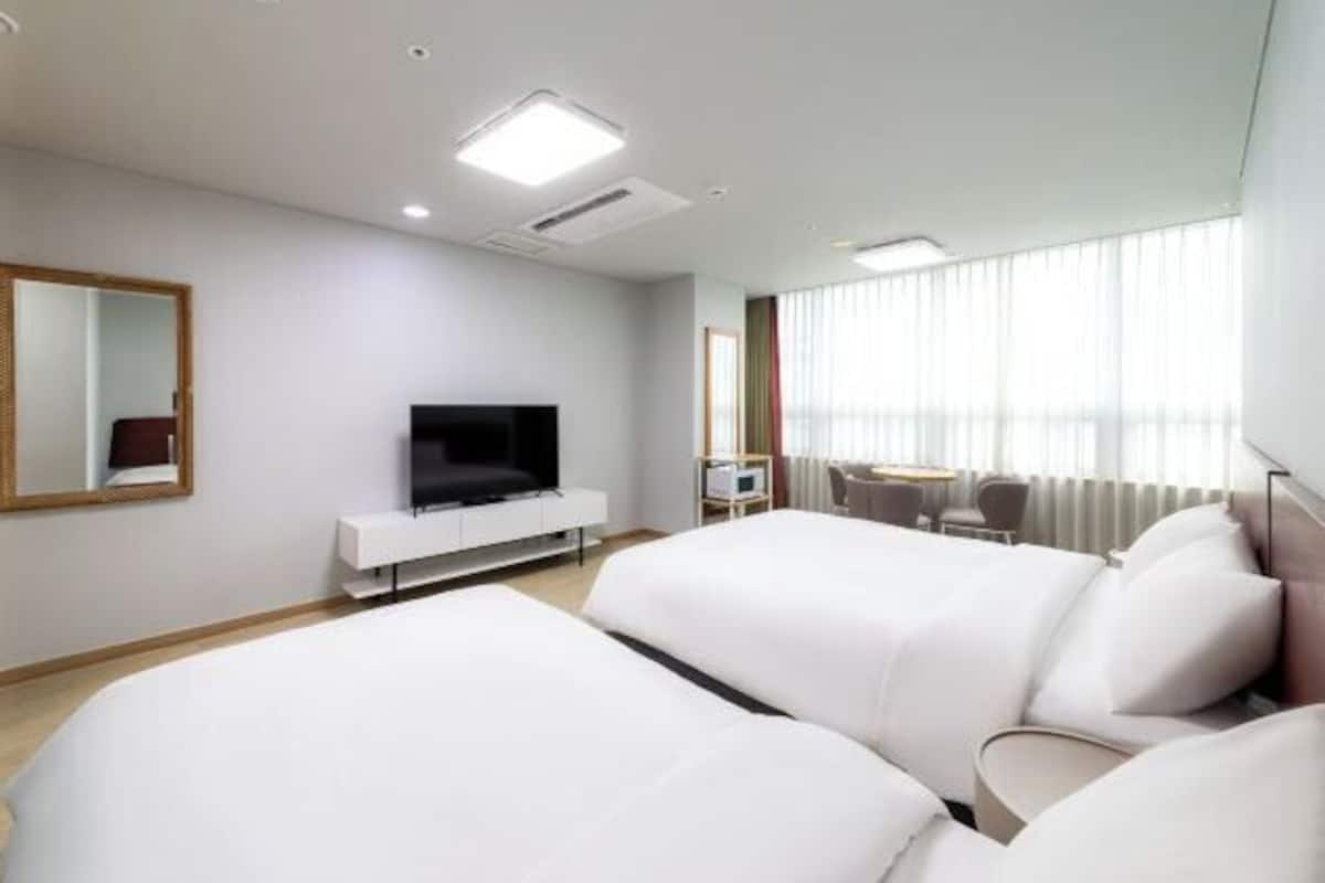 Blackout curtains, free WiFi, bed sheets