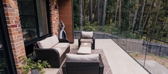 Rustic Pine Escape- Luxury Cabin in the Blue Mountains. Sleeps up to 10 people.