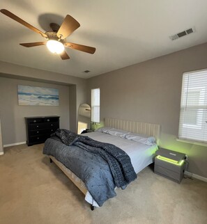 5 bedrooms, iron/ironing board, WiFi, bed sheets