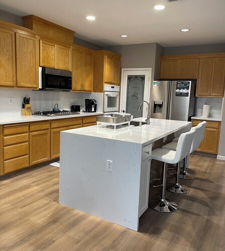 Spacious 5-bedroom house pool with WiFi, AC in awesome Turlock