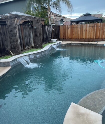 Spacious 5-bedroom house pool with WiFi, AC in awesome Turlock
