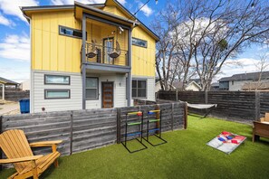 Terrace/patio - Relax & Recharge - 3 BR in North Central Austin (Austin)