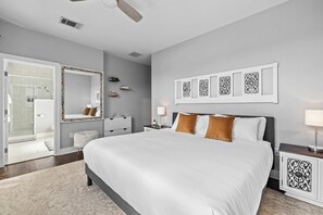 3 bedrooms, iron/ironing board, free WiFi, bed sheets - Relax & Recharge - 3 BR in North Central Austin (Austin)